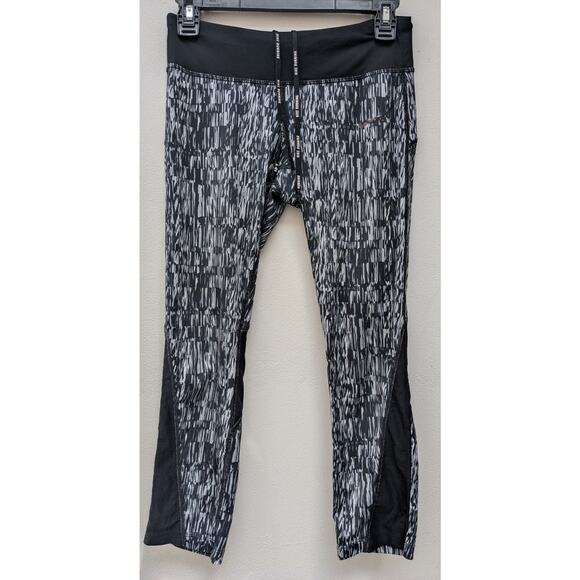 Nike Dri-Fit Womens Leggings Capri Running Patterned Stripes Black Gray Small - Picture 2 of 14